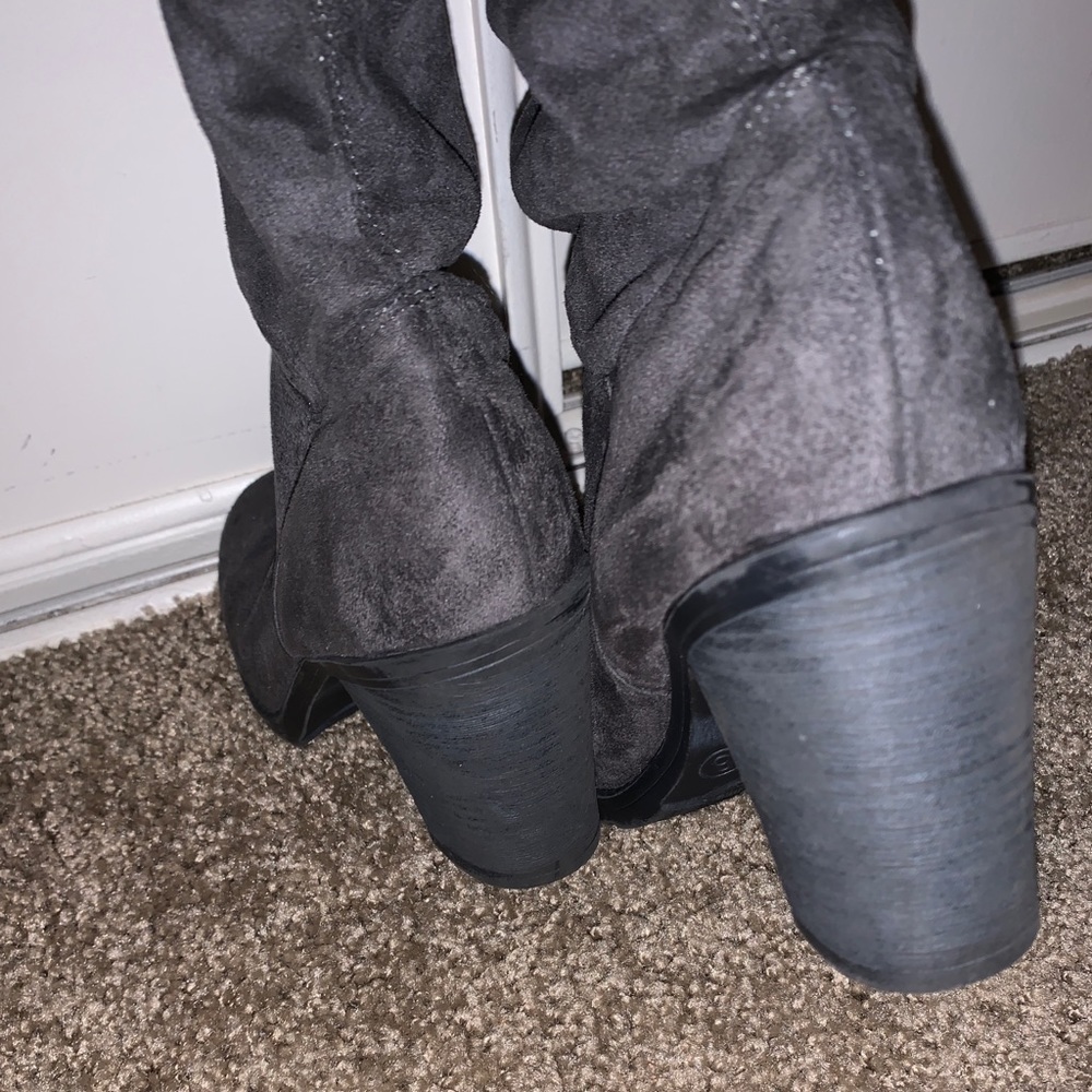 Grey boots - Picture 2 of 4
